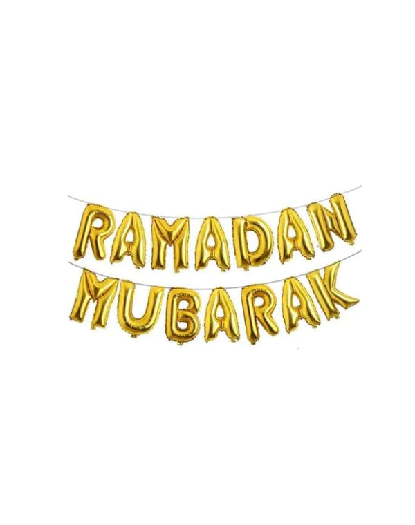 Goldener Folienballon mit der Aufschrift „Ramadan Mubarak“